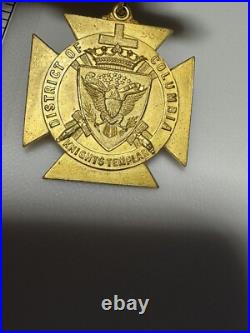 1904 Knights Templar San Francisco California Freemason Bear Pin Pinback Button