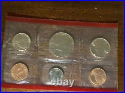 Lot Uncirculated Quarters, Pennies, Dollar and set, 19 proof sets + 1981 type 2